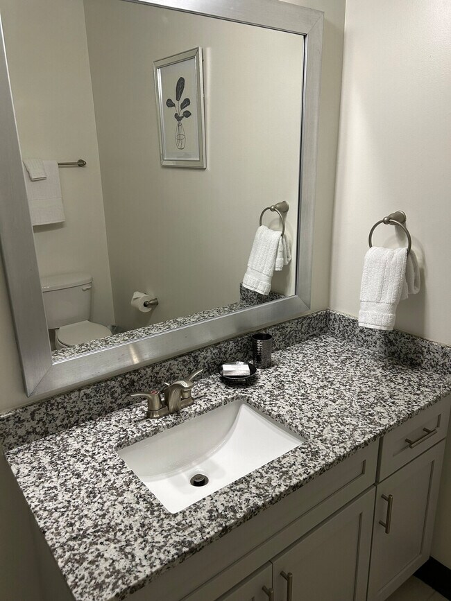 Building Photo - 401 W Trade St