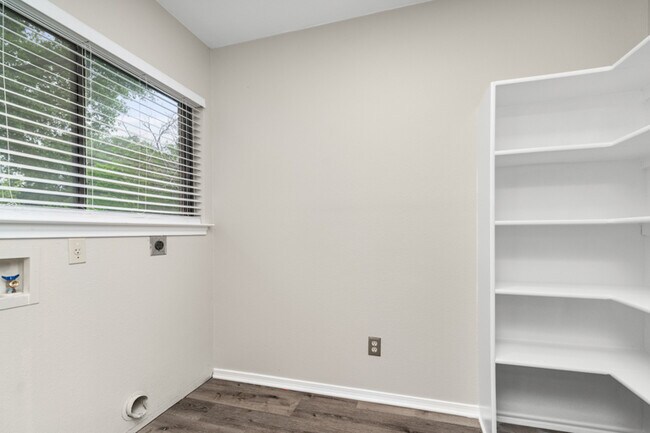 Building Photo - 15906 Colton Well