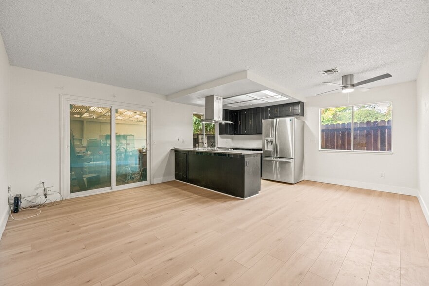 Building Photo - 8917 Fredric Ave