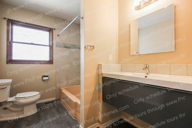 Building Photo - 5905 NE 30th Ave