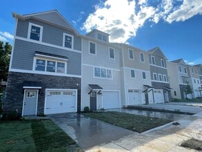 Building Photo - 3-Story Luxury Townhouse in Conger Creek