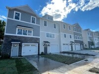 Building Photo - Spacious Luxury Townhome! Outstanding Loca...