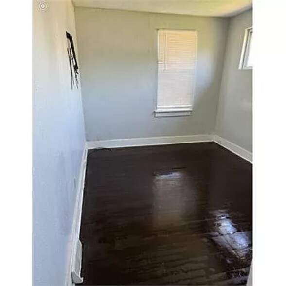 Building Photo - 7316 Park Dr