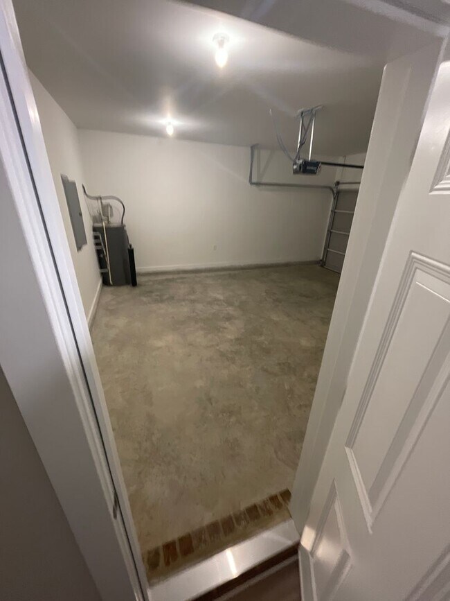 Building Photo - Home for Rent in Oak Grove, AL!! Available to View Now!!!