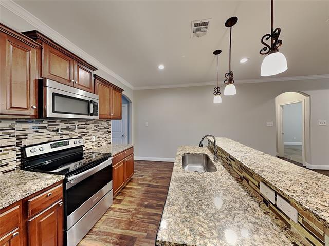 Building Photo - 1002 Woodcrest Dr