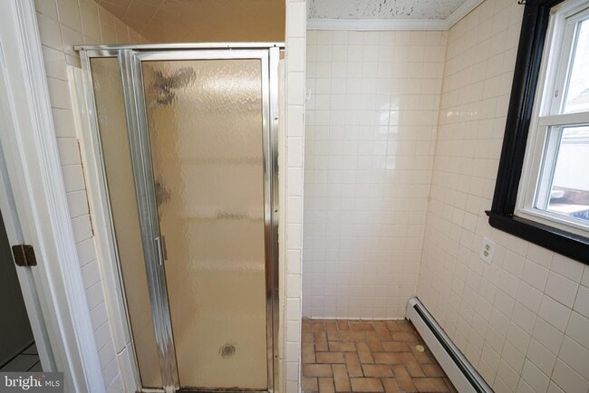 Building Photo - 305 E Pine St