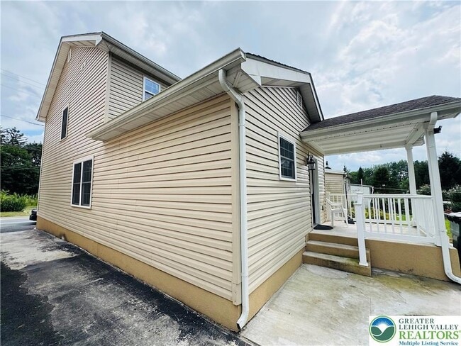 Building Photo - 2671 Levans Rd