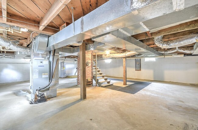 Building Photo - 401 Hillcrest Dr