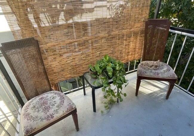 Building Photo - Updated 2nd Floor Corner Unit -3425 E. 15t...