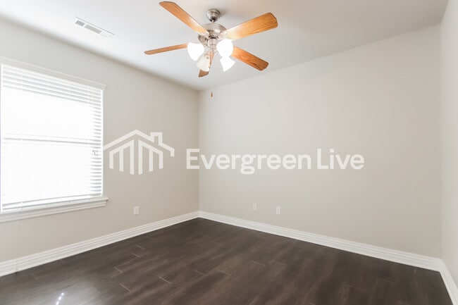 Building Photo - 308 S Ozark St