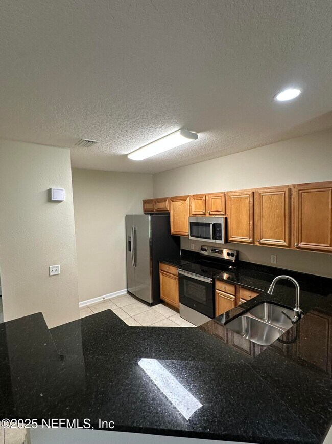 Building Photo - 3750 Silver Bluff Blvd
