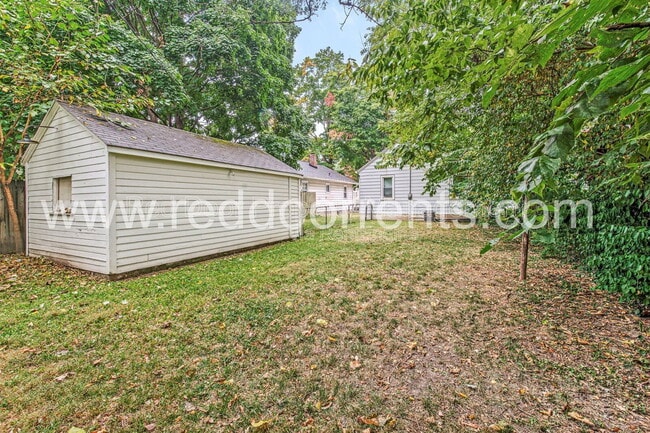 Building Photo - 4925 Crittenden Ave