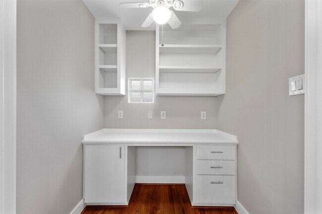 Building Photo - 9716 Linkmeadow Ln