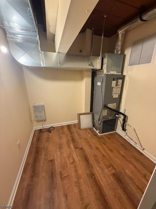 Building Photo - 262 Main St