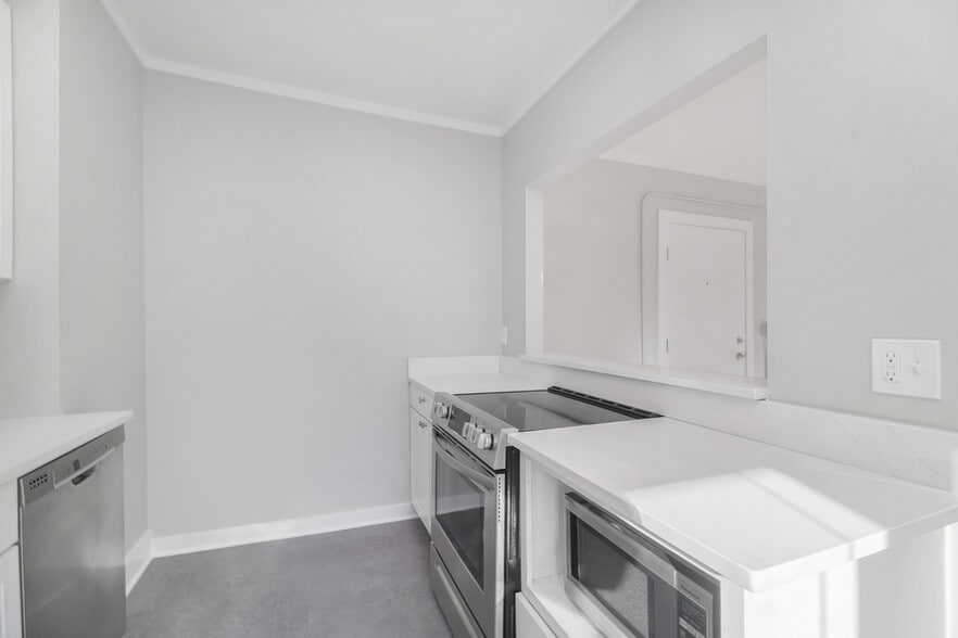 Building Photo - 601 W 4th St