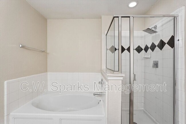 Building Photo - 3009 Dusty Oak Dr