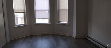 Building Photo - One bedroom, 2nd Floor apartment - all uti...