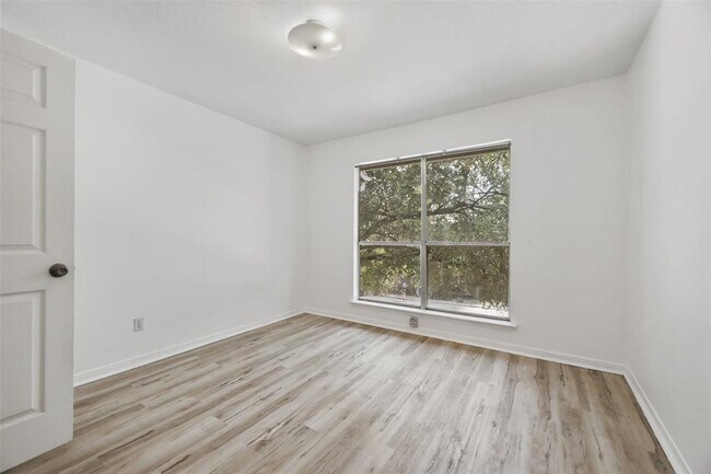 Building Photo - 2450 Wickersham Ln