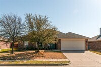 Building Photo - 706 Lakeview Dr
