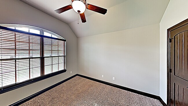 Building Photo - Stunning 5 Bedroom In Edmond With Bonus Room and Study