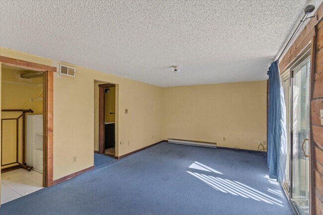 Building Photo - 6200 Pine Hollow Dr