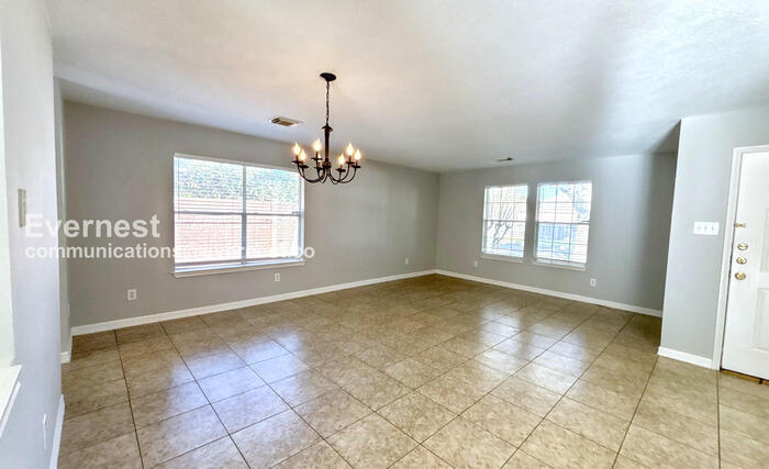 Building Photo - 2527 Pine Shadows Dr