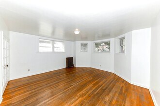 Building Photo - 740 E 300 S