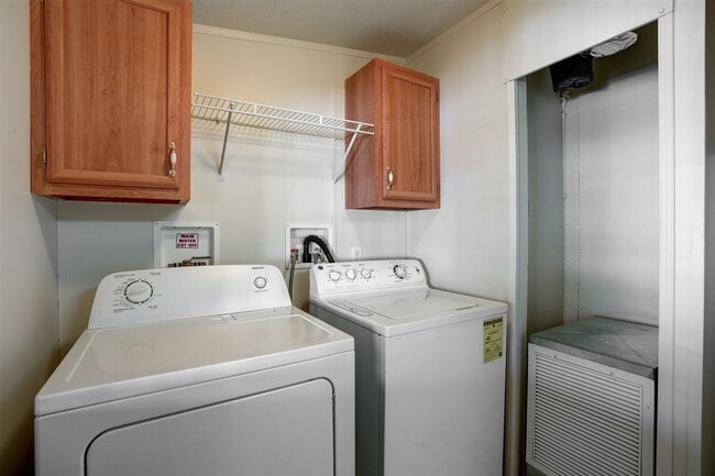 Building Photo - 3 bedroom, 2 bathroom home in 55+ Community of The Villages at Lynx Creek