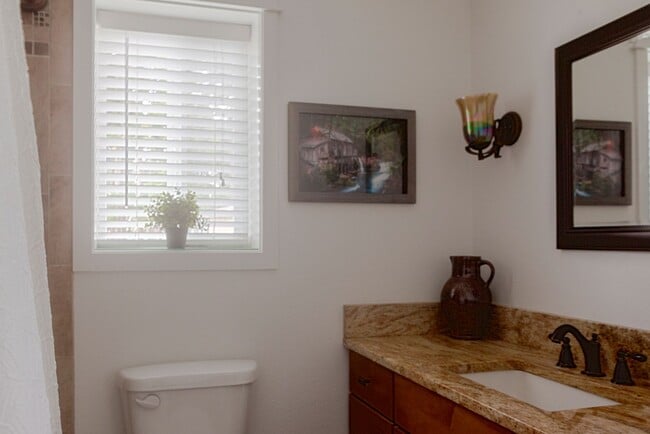 Building Photo - 1205 NW Crosby Ave