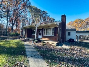 Building Photo - One Level Country Living