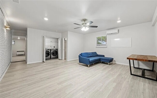 Building Photo - 5729 Abby Dr