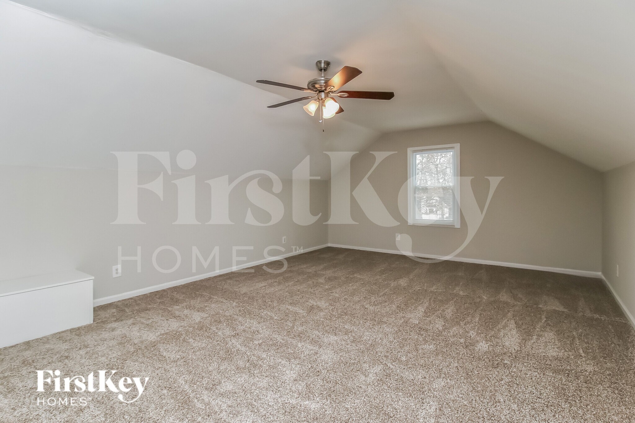 Building Photo - 1930 Fernwood Dr