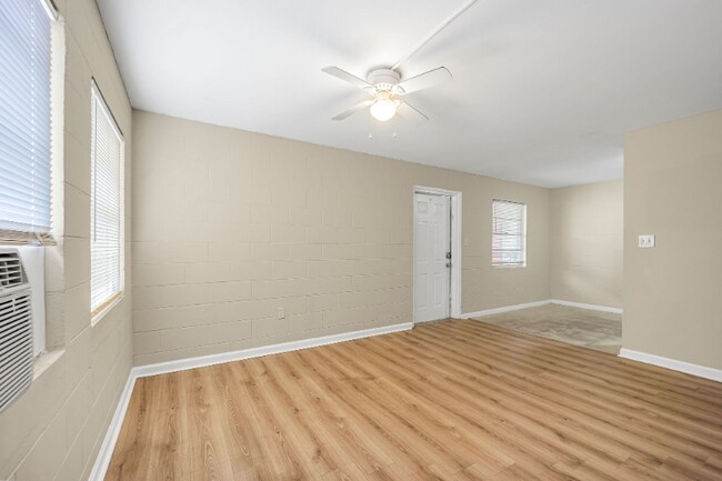 Building Photo - 3519 E 1st Ct