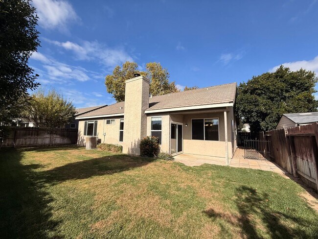 Building Photo - Single story home in Salida!