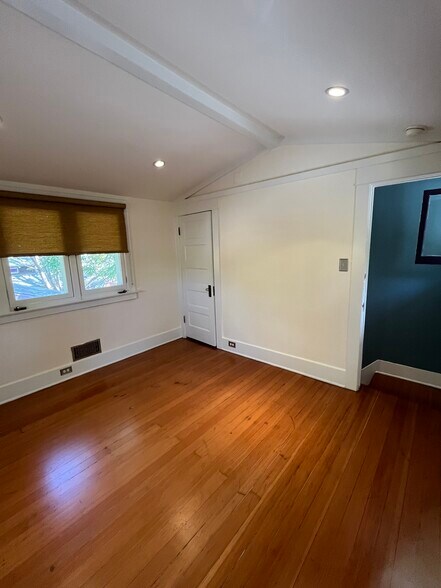 Upstairs bedroom - 1318 N McCadden Pl