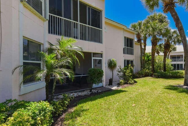 Building Photo - 4105 Fairway Dr N