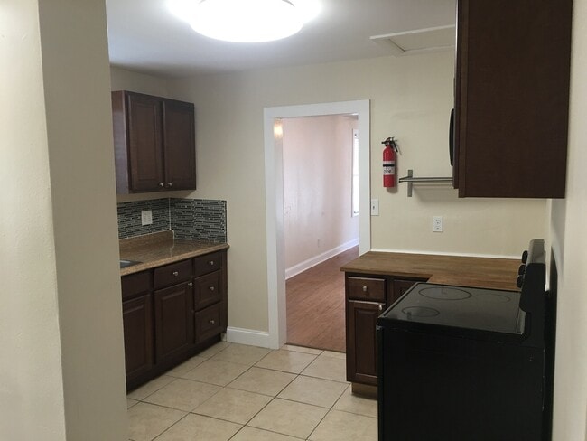 Building Photo - Vintage North Hyde Park Bungalow