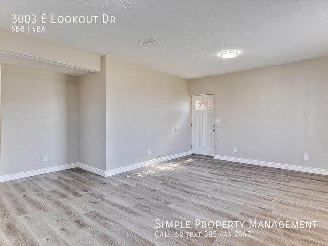 Building Photo - 3003 E Lookout Dr