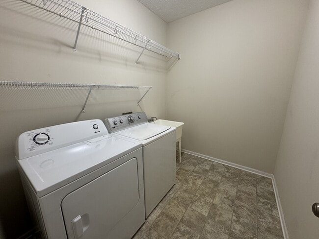 Building Photo - 7585 Western Gailes Dr