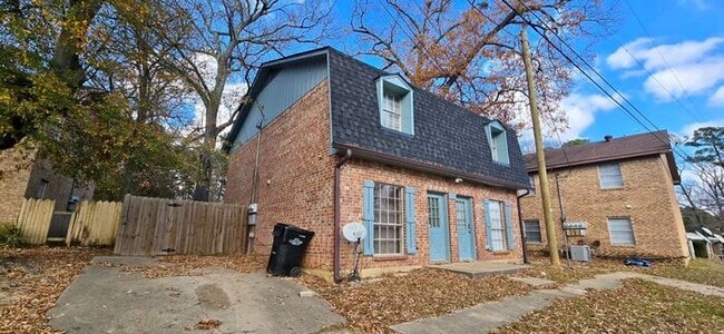 Building Photo - Tour Today! 2/1.5 Townhome in Longview