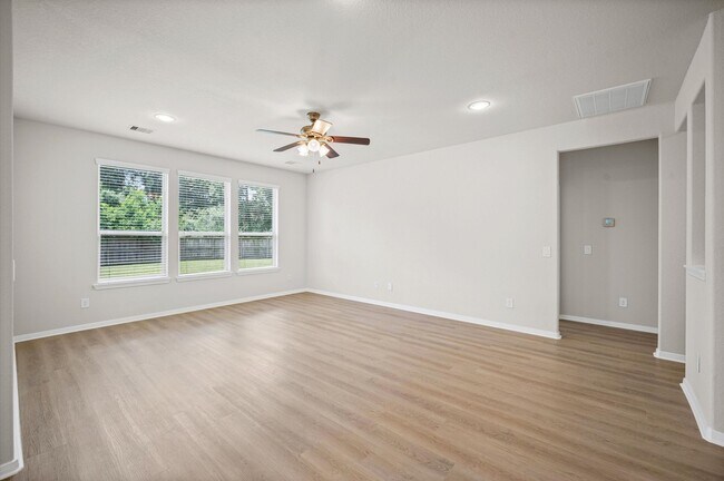 Building Photo - 10 Log House Ct