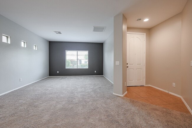 Building Photo - 4 bed, 3.5 bath house in Stetson Valley, Phoenix