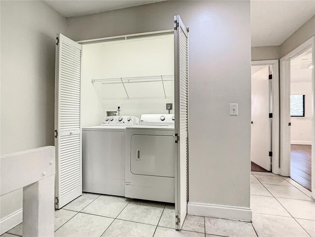 Building Photo - 955 Sunridge Dr