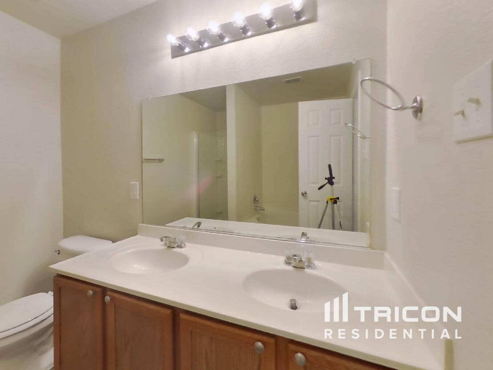 Building Photo - 641 Rosario Ln