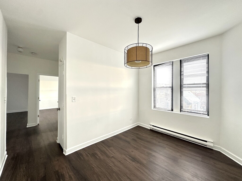 Building Photo - 3627 W Dickens Ave