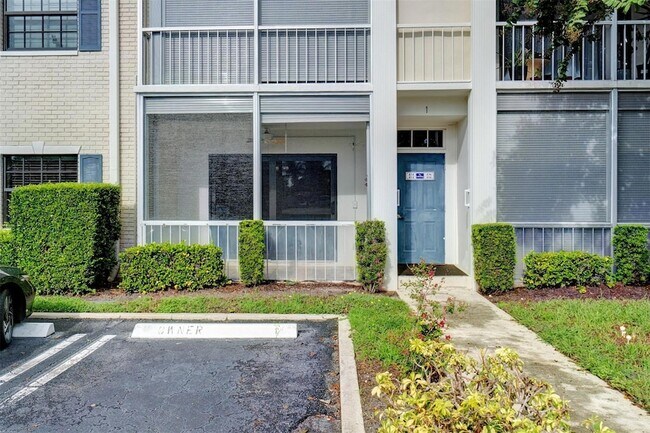 Building Photo - 140 Cypress Club Dr