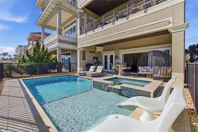 Building Photo - 340 Ocean Crest Dr