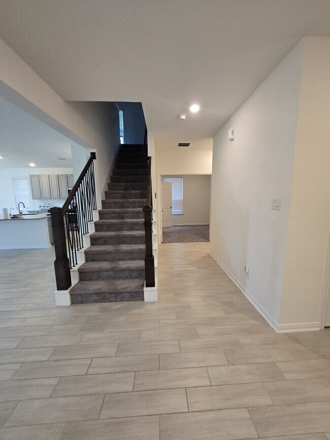 Building Photo - 25223 Sierra Mnr Ct