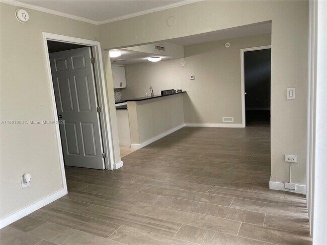 Building Photo - 6620 Miami Lakes Dr