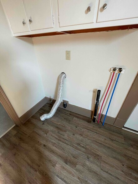 Building Photo - 218 State St